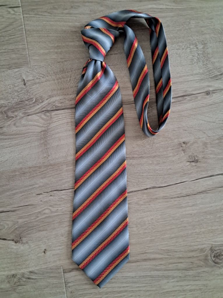 Krawat w stanie idealnym
