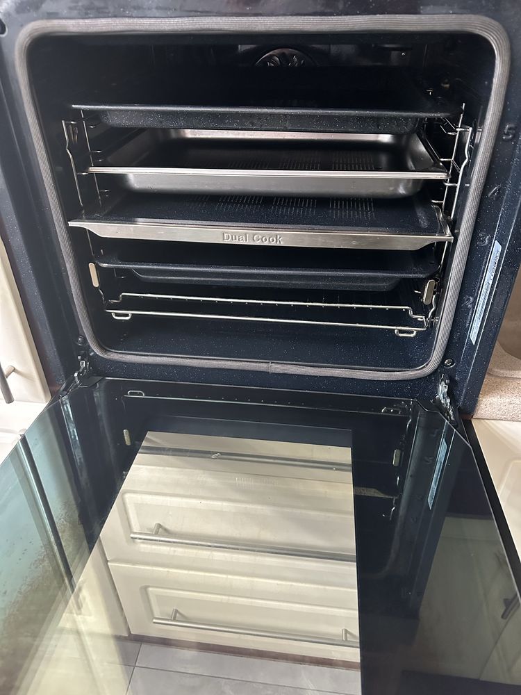 Piekarnik Dual Cook Steam, Infinite Line™, 75 l NV75T8979RK