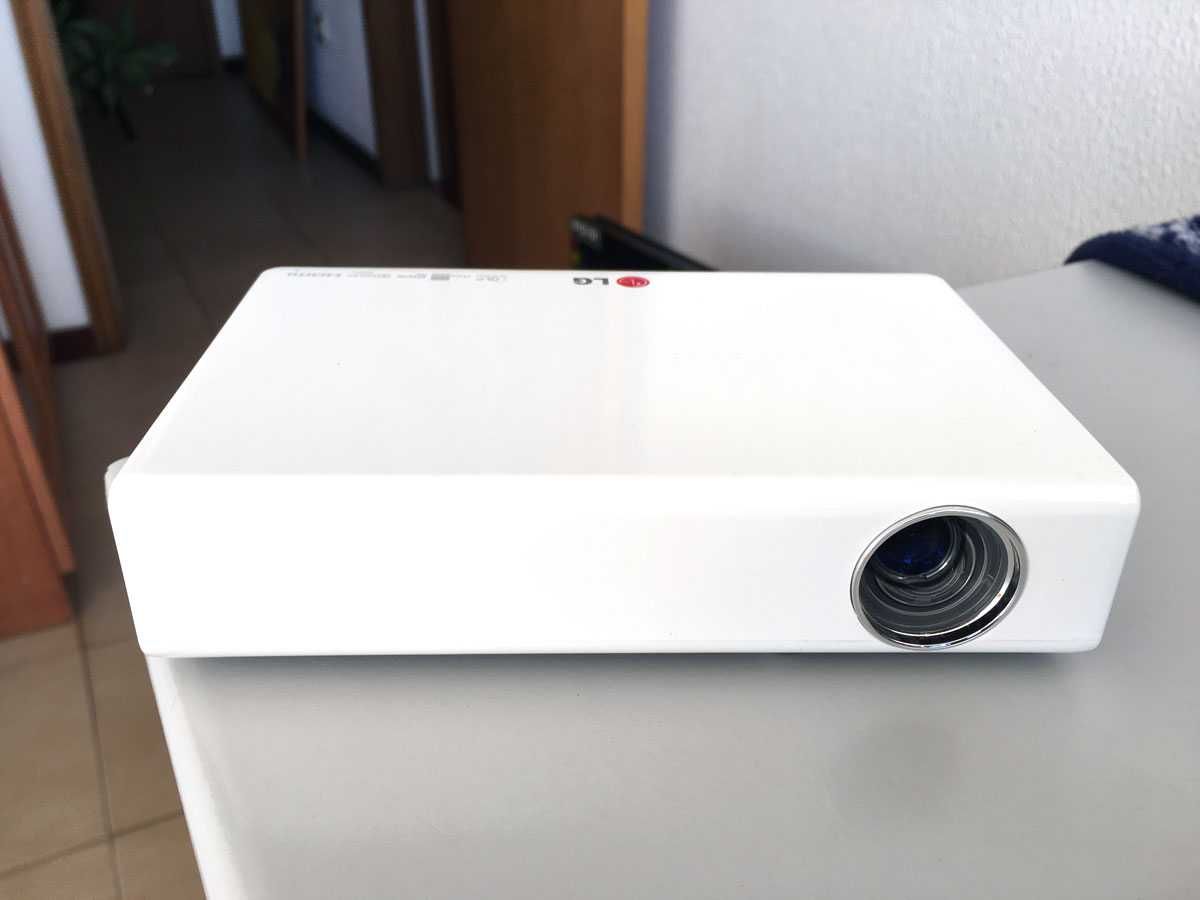 Projector Portátil PB60G LED da LG