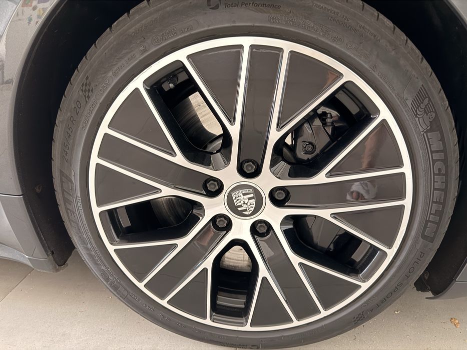 Porsche Taycan Turbo Jantes e Pneus