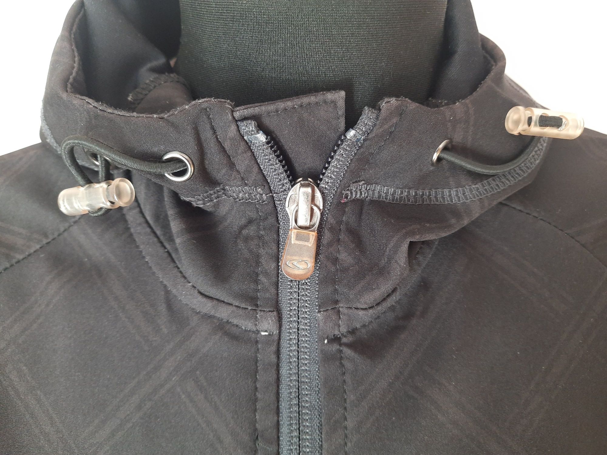 Kurtka damska typu softshell czarna z kapturem S M na wiosnę