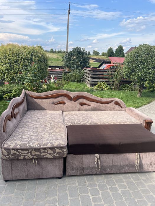 Продається диван з великим спальним місцем
