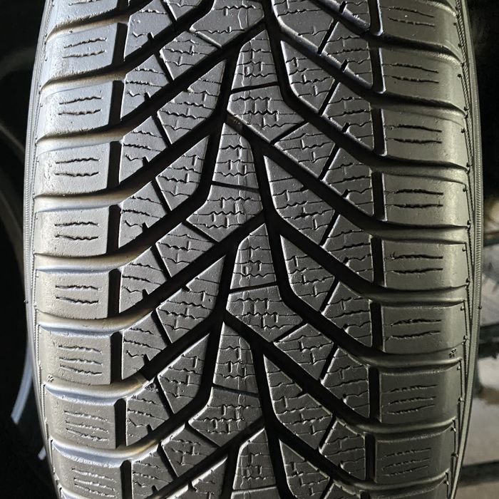 Шини 195/60/16 - 4шт Yokohama BluEarth winter V905 зима