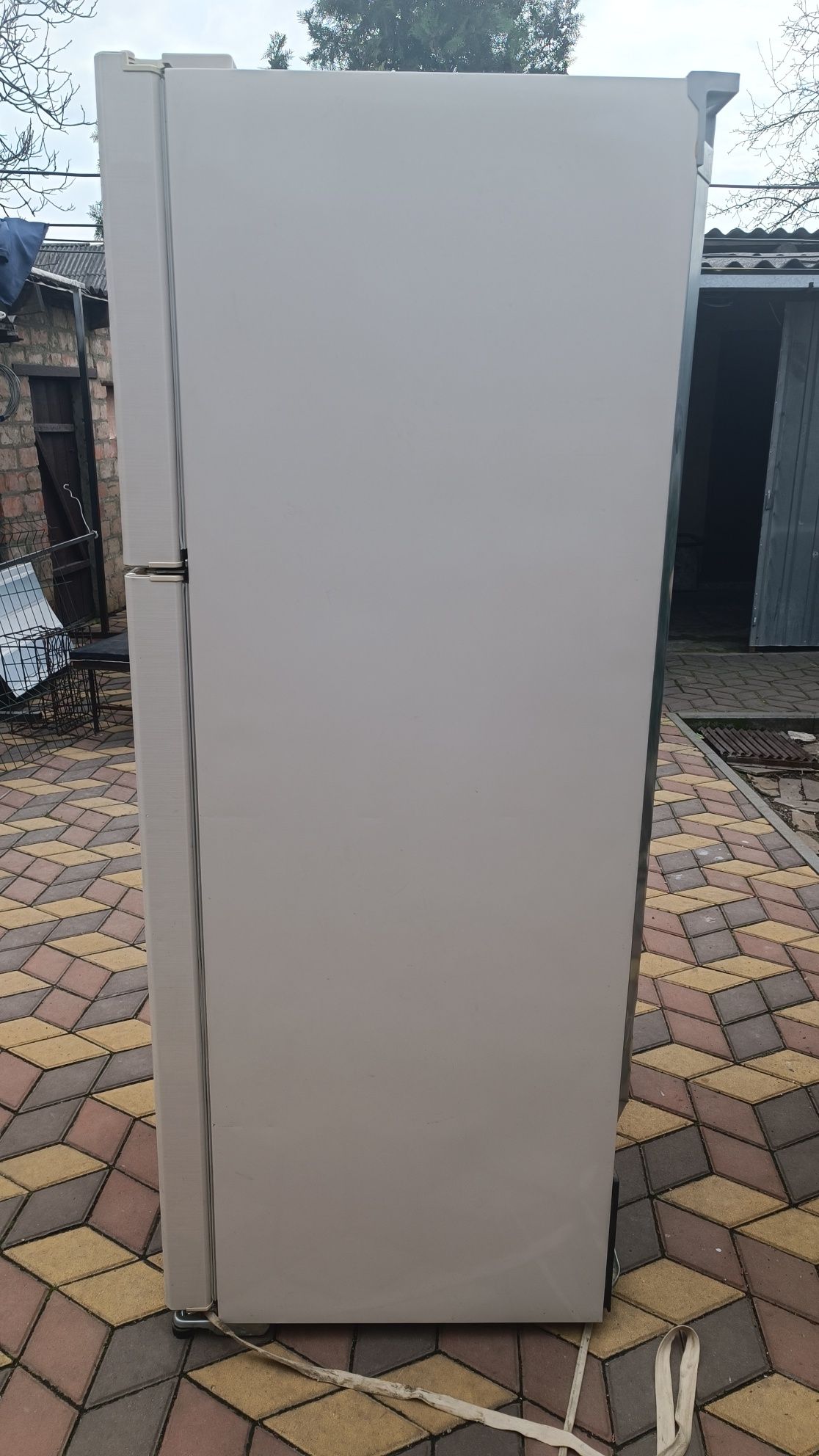 Холодильник великий Sharp SJ-GC 680v