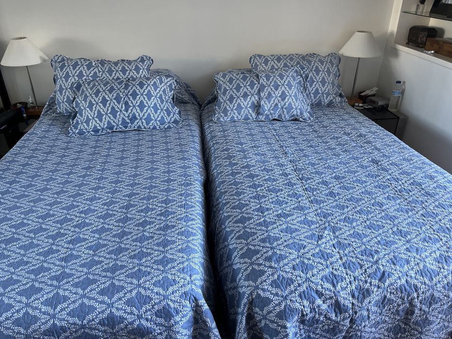 Conjunto 2 colchas e 4 fronhas reversiveis