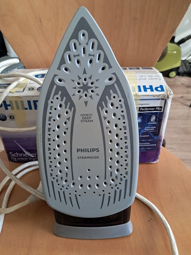 Праска Philips з паром