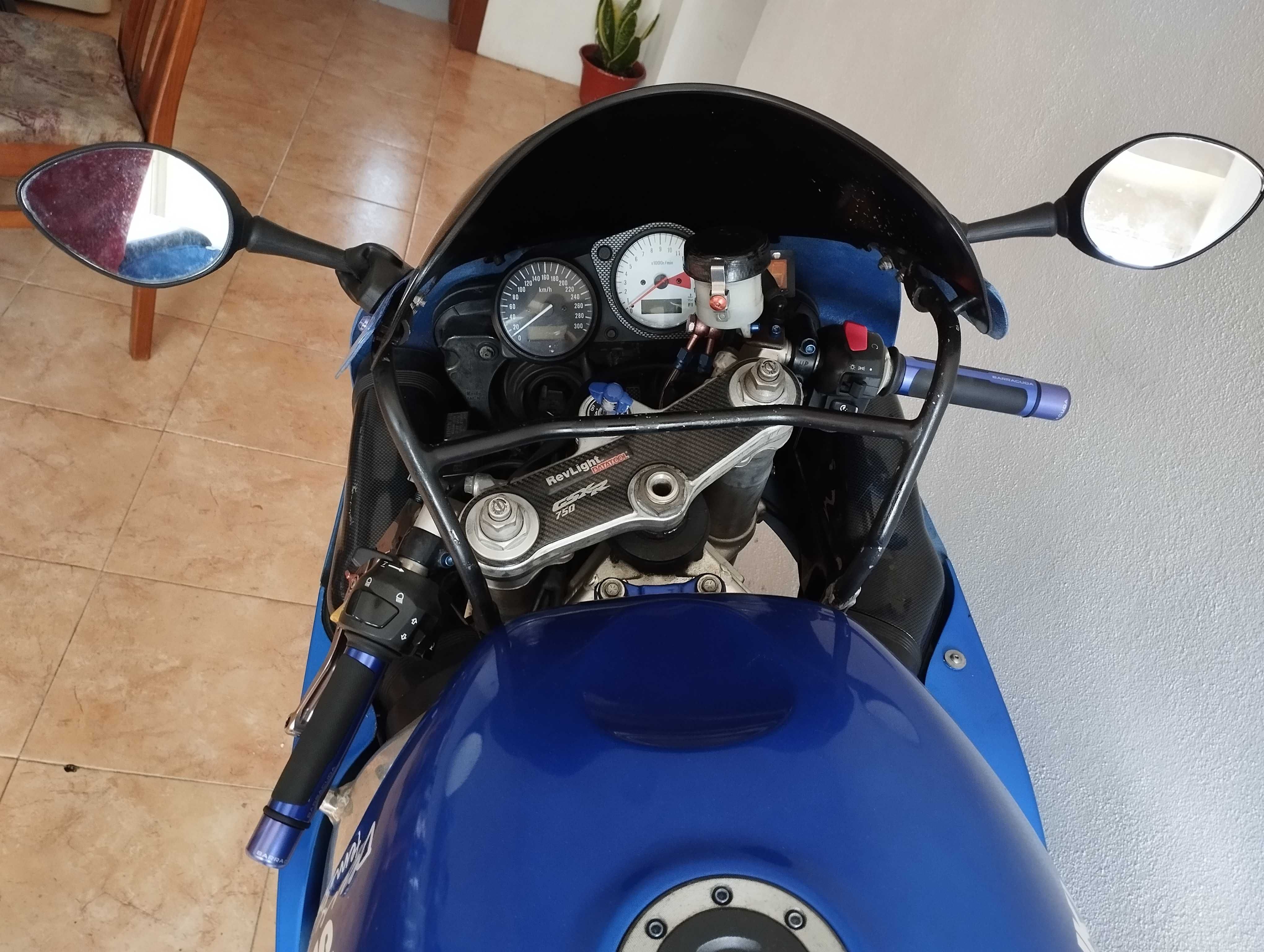 Moto Suzuki GSXR 750