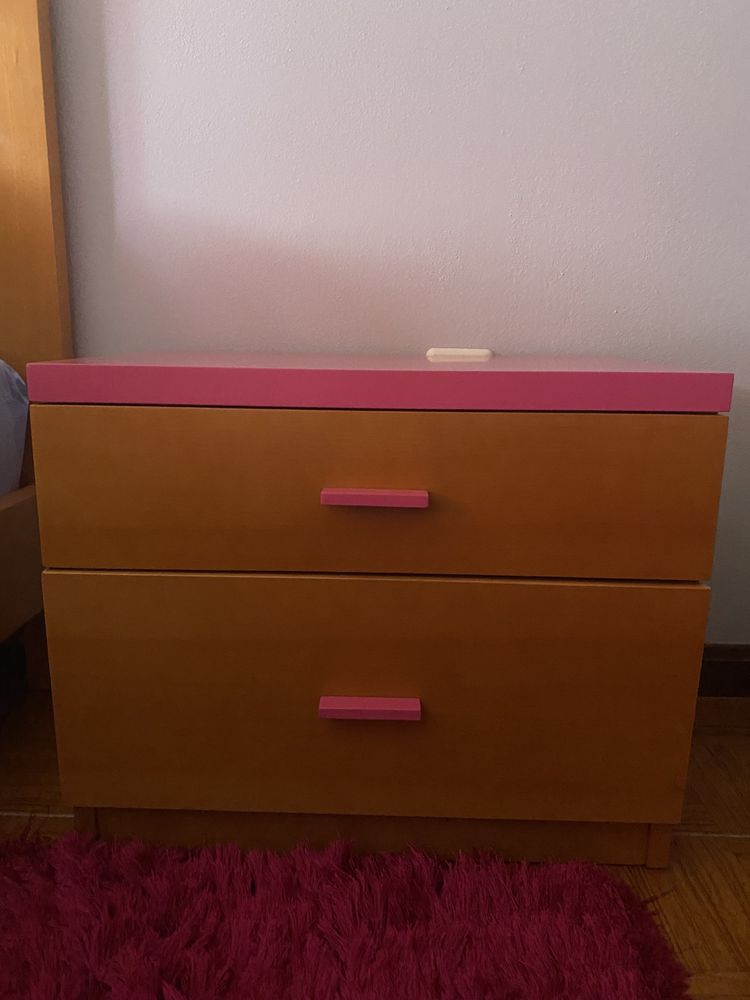 Vendo cama de solteiro + 2 mesinhas de cabeceira