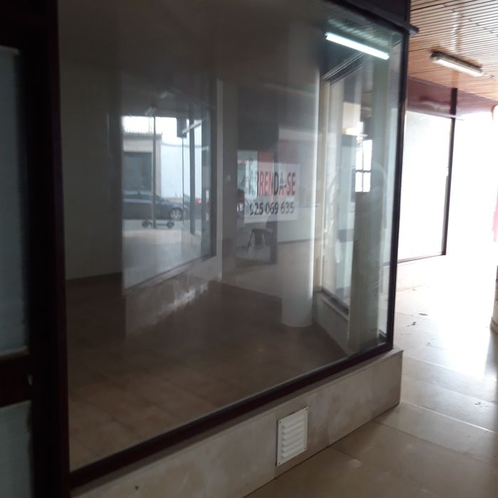 Arrendo loja com 24m² na Rua Rocha Páris