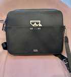 Tobra na laptopa macbook Karl Karl Legerfeld