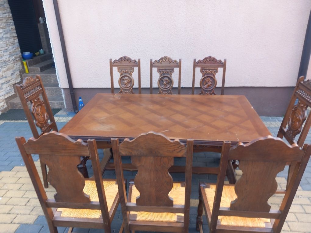 Stół drewniany osiem krzeseł rozkładany