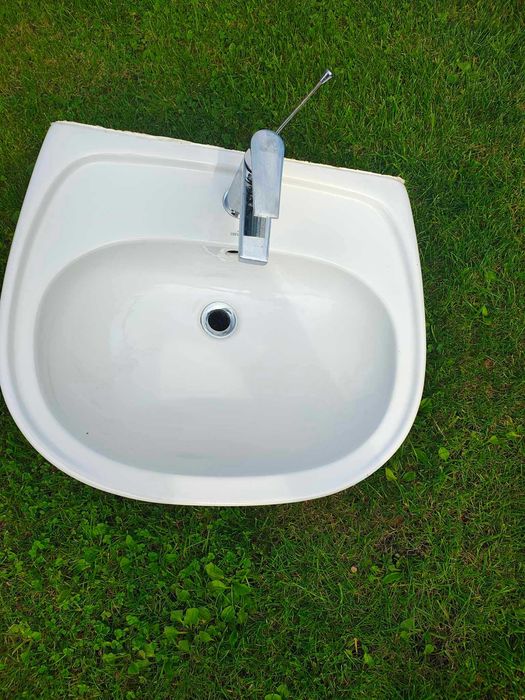 Umywalka z baterią