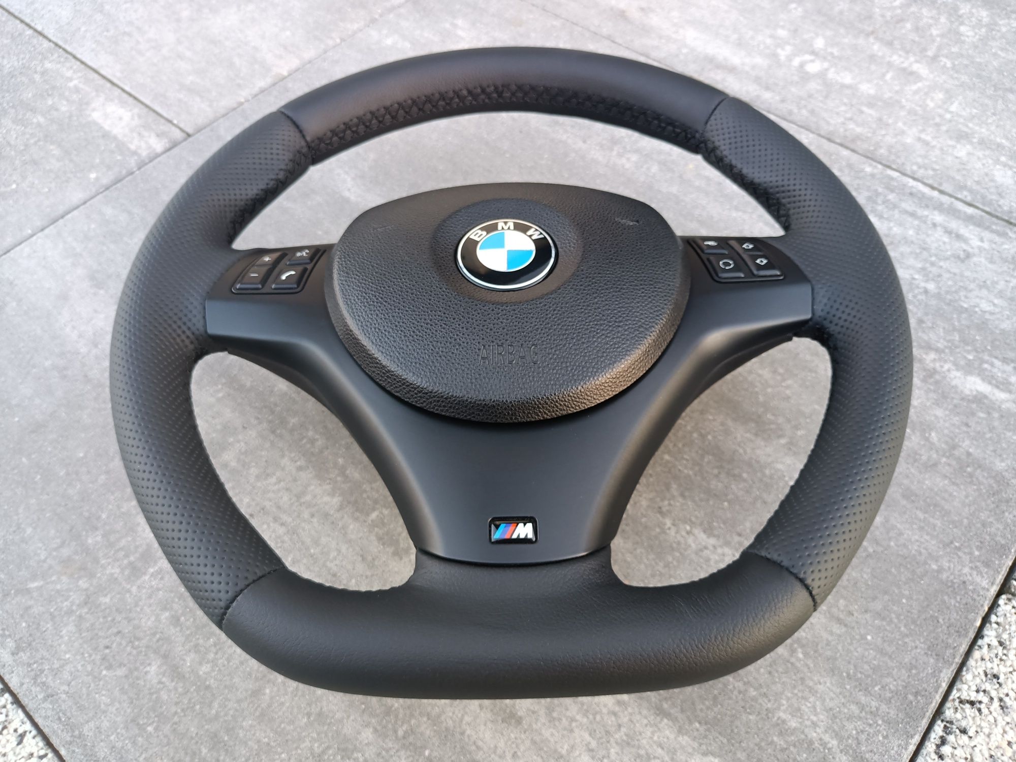Kierownica Mpakiet z multifunkcją BMW E90 E91 E92 E93 E81 E82 E87 X1