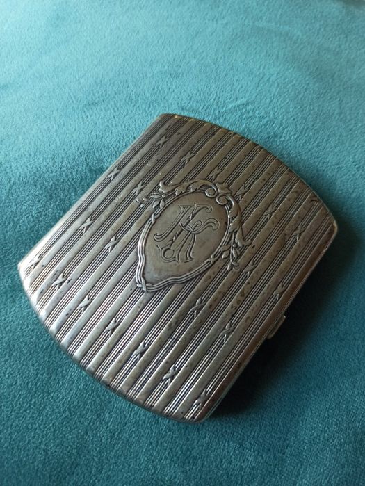 Srebrna papierośnica. Sygnowana. PrzełomXIX/XXw