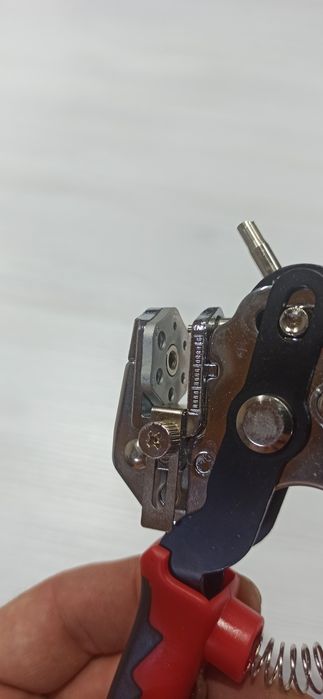 Діркопробивач дірокол револьверний пробивач отворів