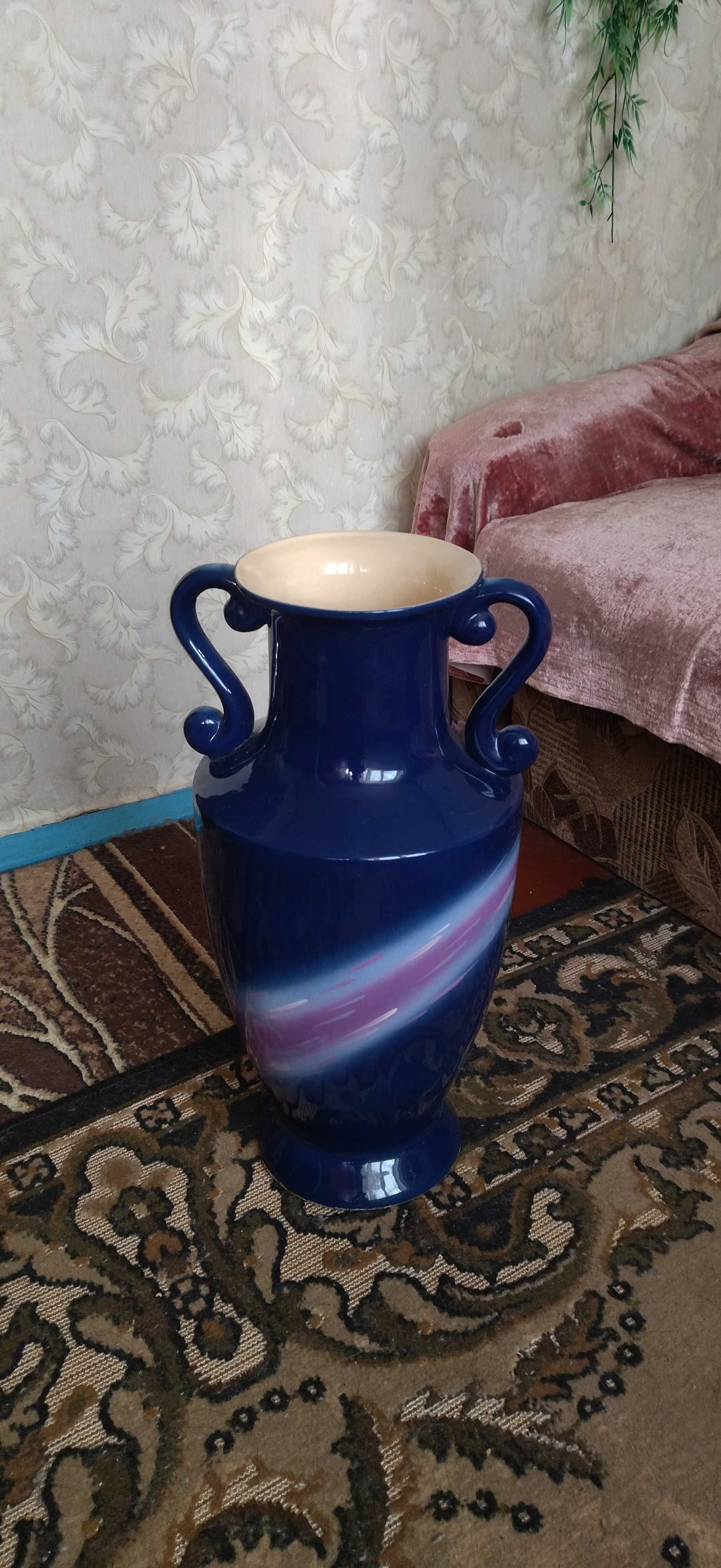 Продам вазу напольну