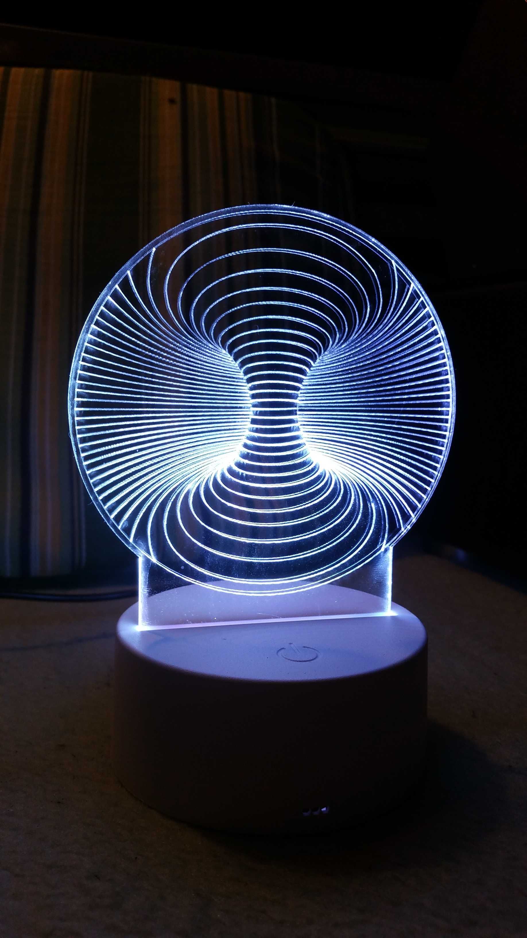 Lampka Nocna 3D LED USB Prezent