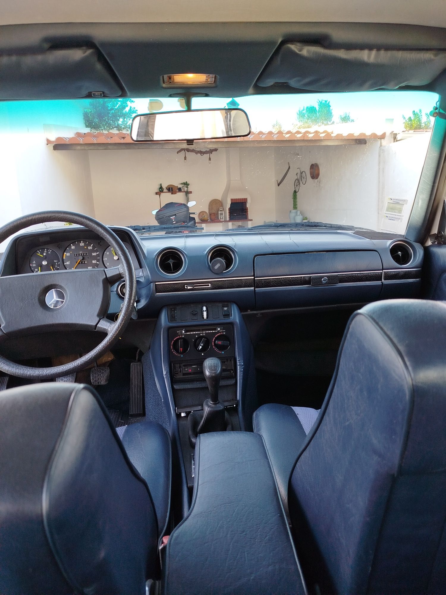 Mercedes W123 300D