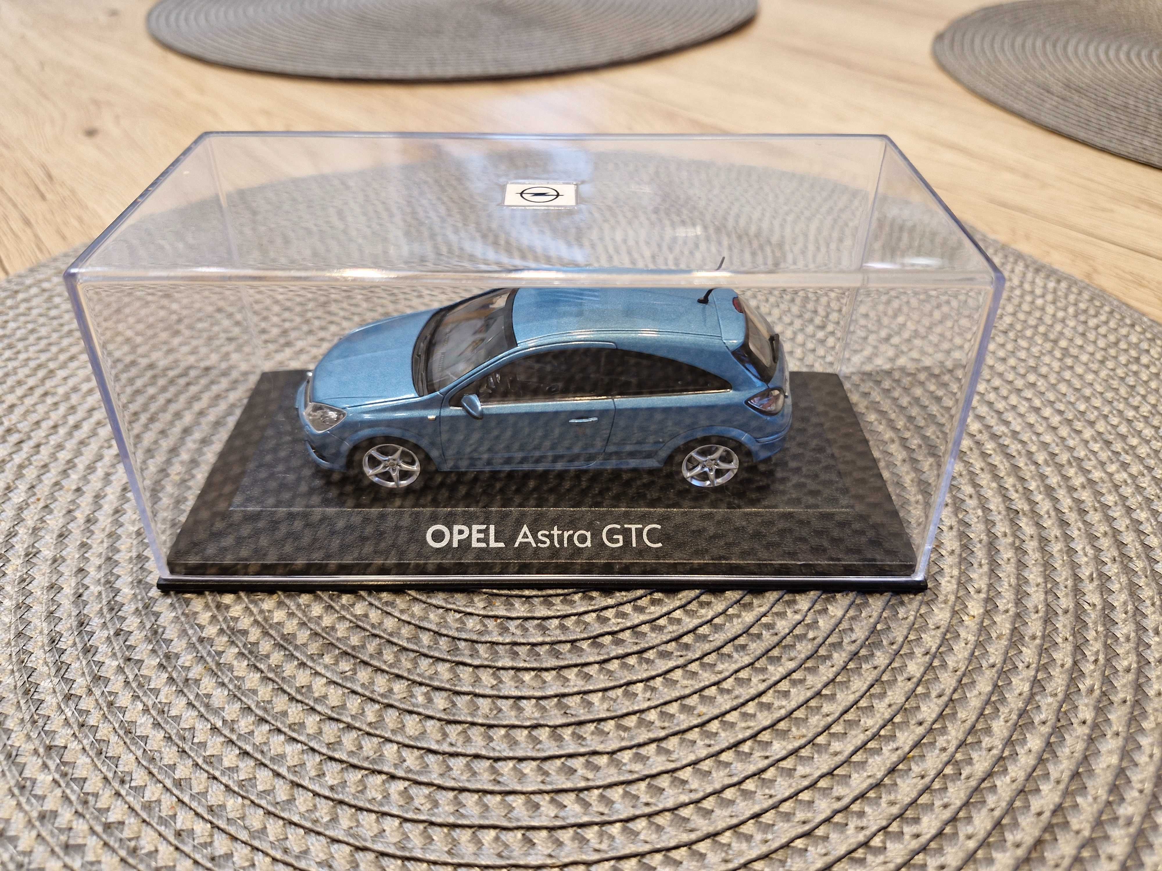 Opel Astra H 3D błękit Minichamps 1:43