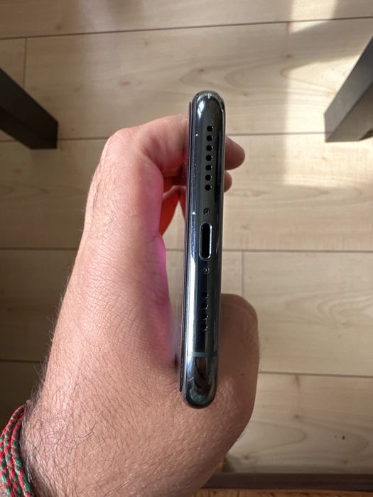 iPhone 11 Pro Max 64gb.