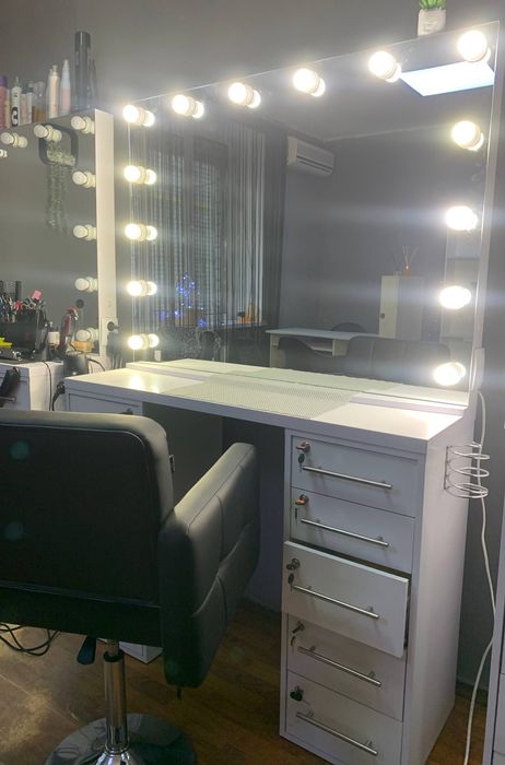 Арена робочого місця майстра манікюру, перукаря