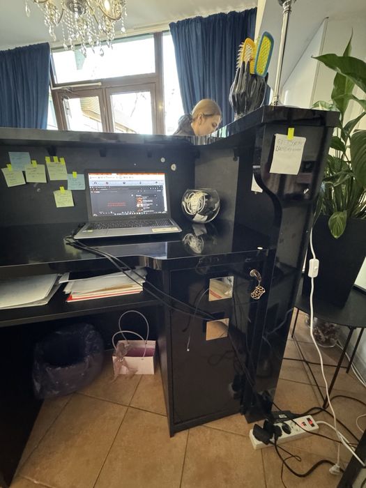 Рецепція , рецепшн, стійка рецепції