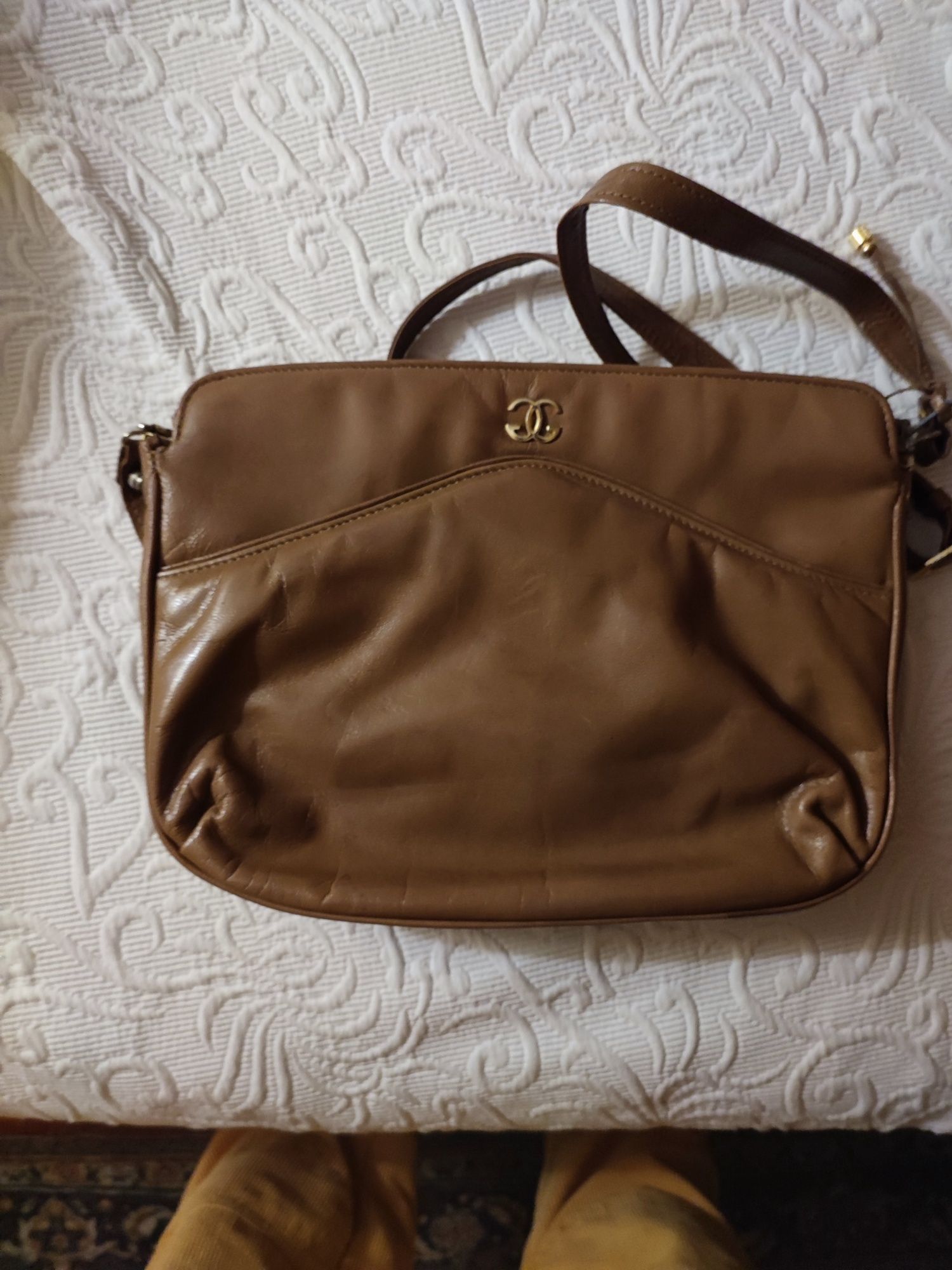 Pequena bolsa bege de senhora