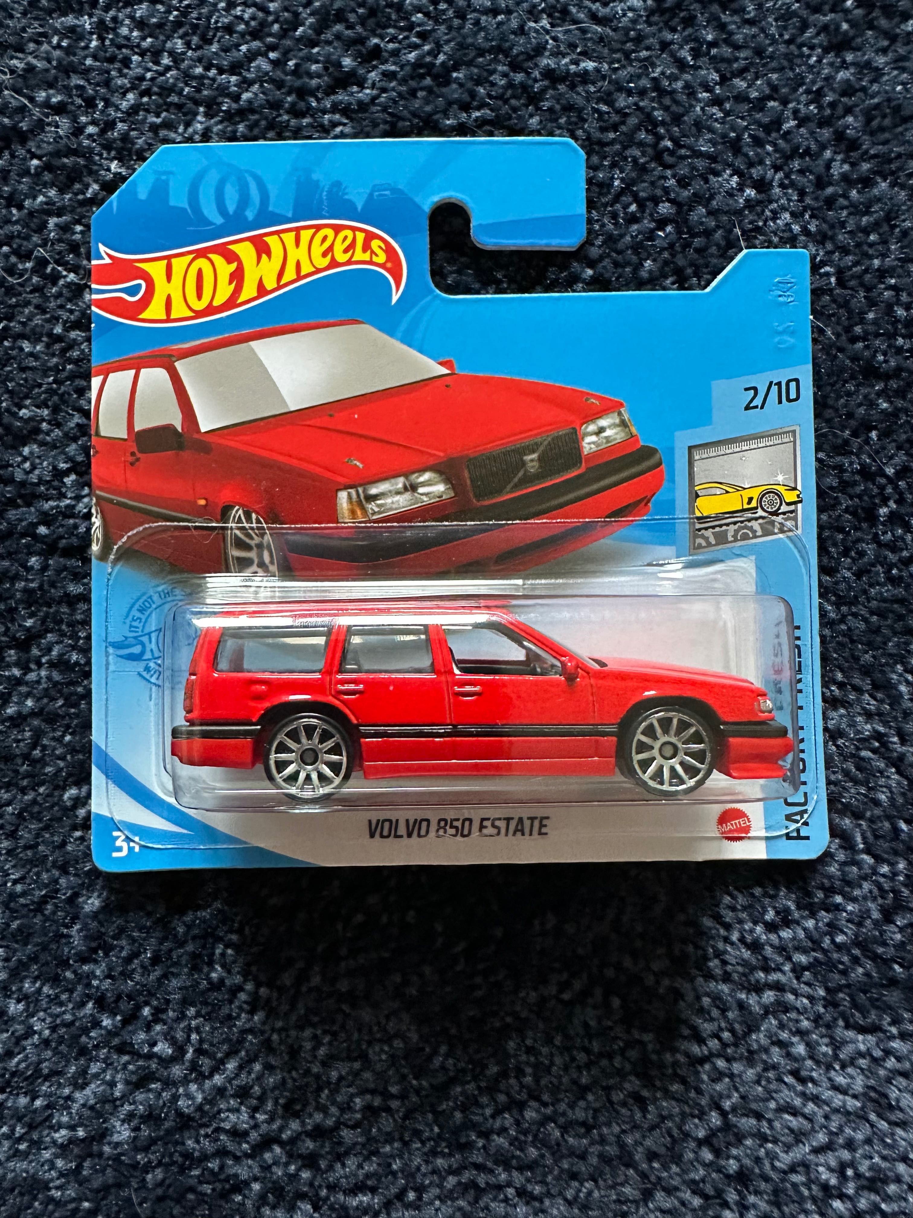 hot wheels volvo 850 estate czerwone
