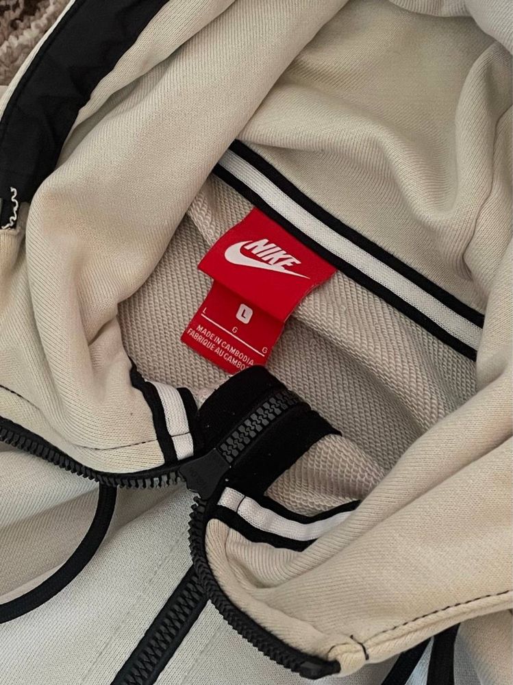NIKE Tech Fleece