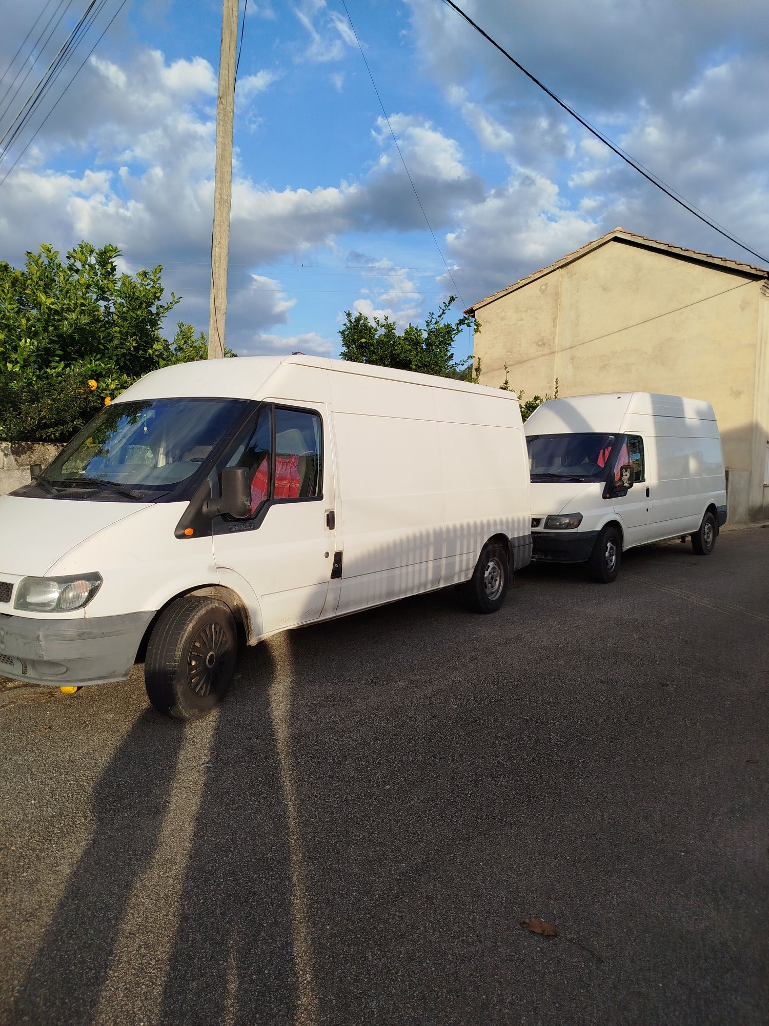 Alugar Carrinha de transporte mercadoriass