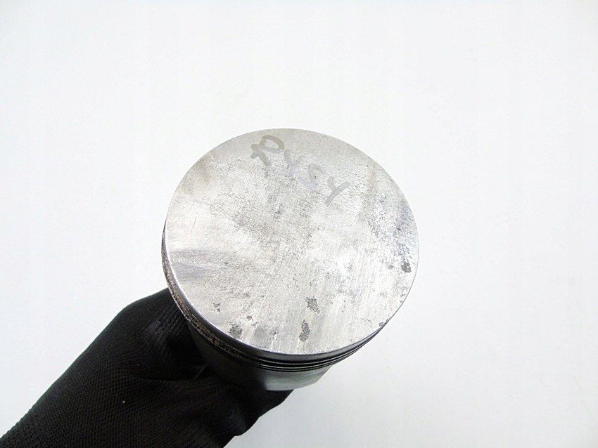 Tłok Korbowód 4379978 Fiat 126P 650 Maluch Fsm 126A1.076