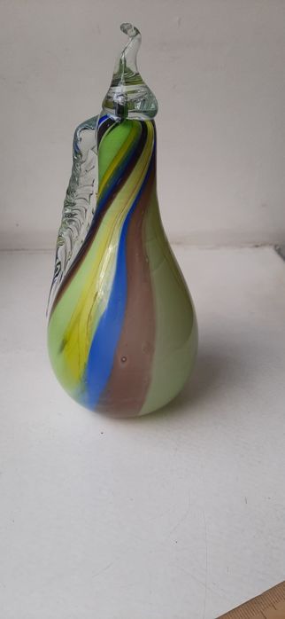 Скляна скульптура груша, гутне скло