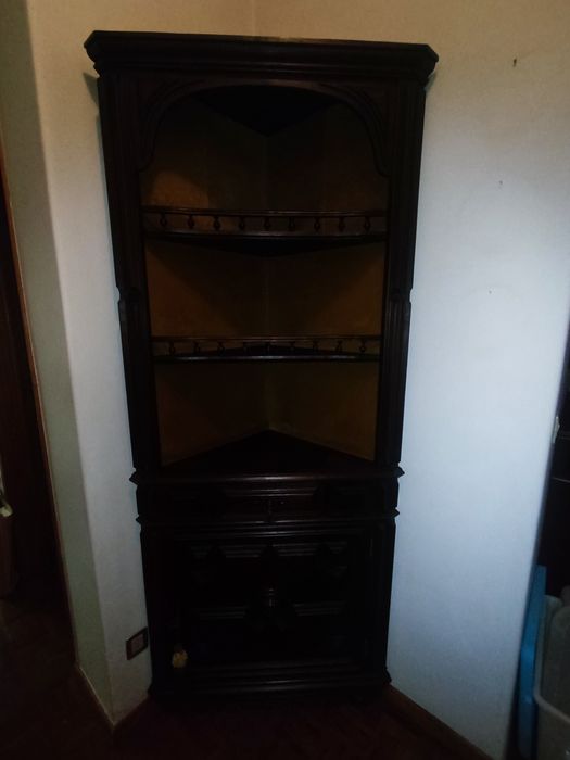 Móvel antigo de canto