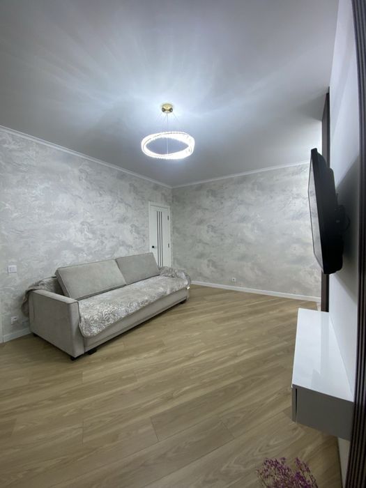 Продаю 2 комнатную квартиры м. Научная, пр. Науки, 23