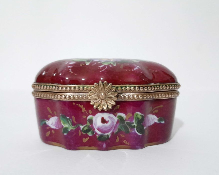 Caixa miniatura em porcelana pintada à mão da Limoges (Vintage)