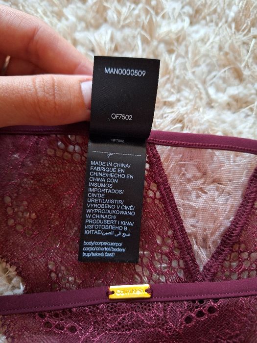 Nowe bordowe koronkowe stringi damskie Calvin Klein