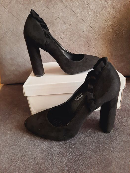 Buty rozmiar 37     .
