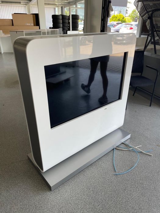 Telewizor multimedialny -gabinetowy