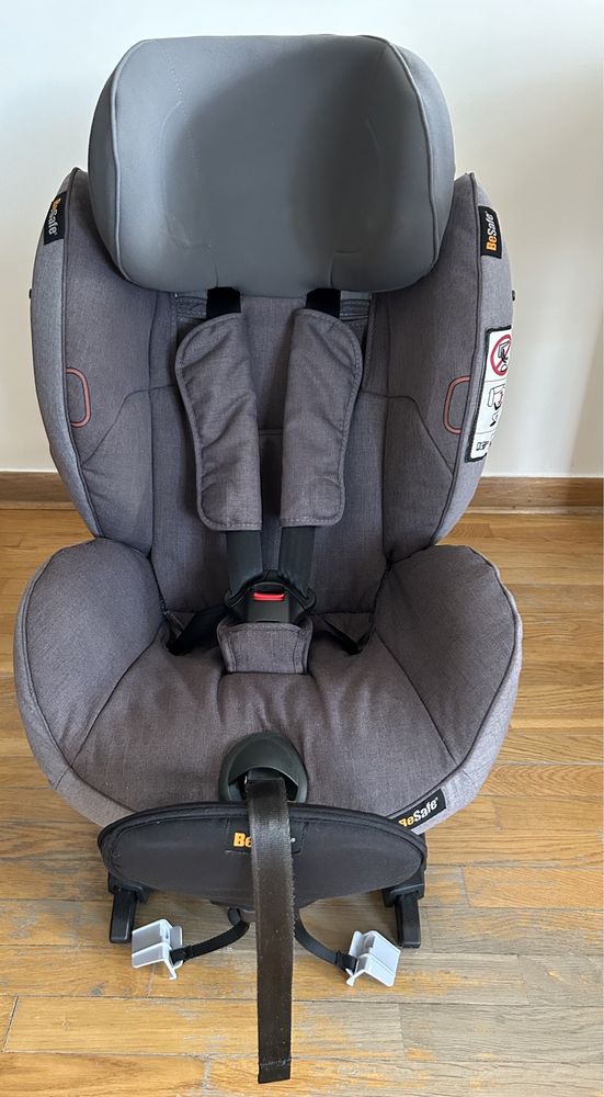 Fotelik samochodowy BeSafe iZi Combi X4 ISOfix RWF - czarno-szary