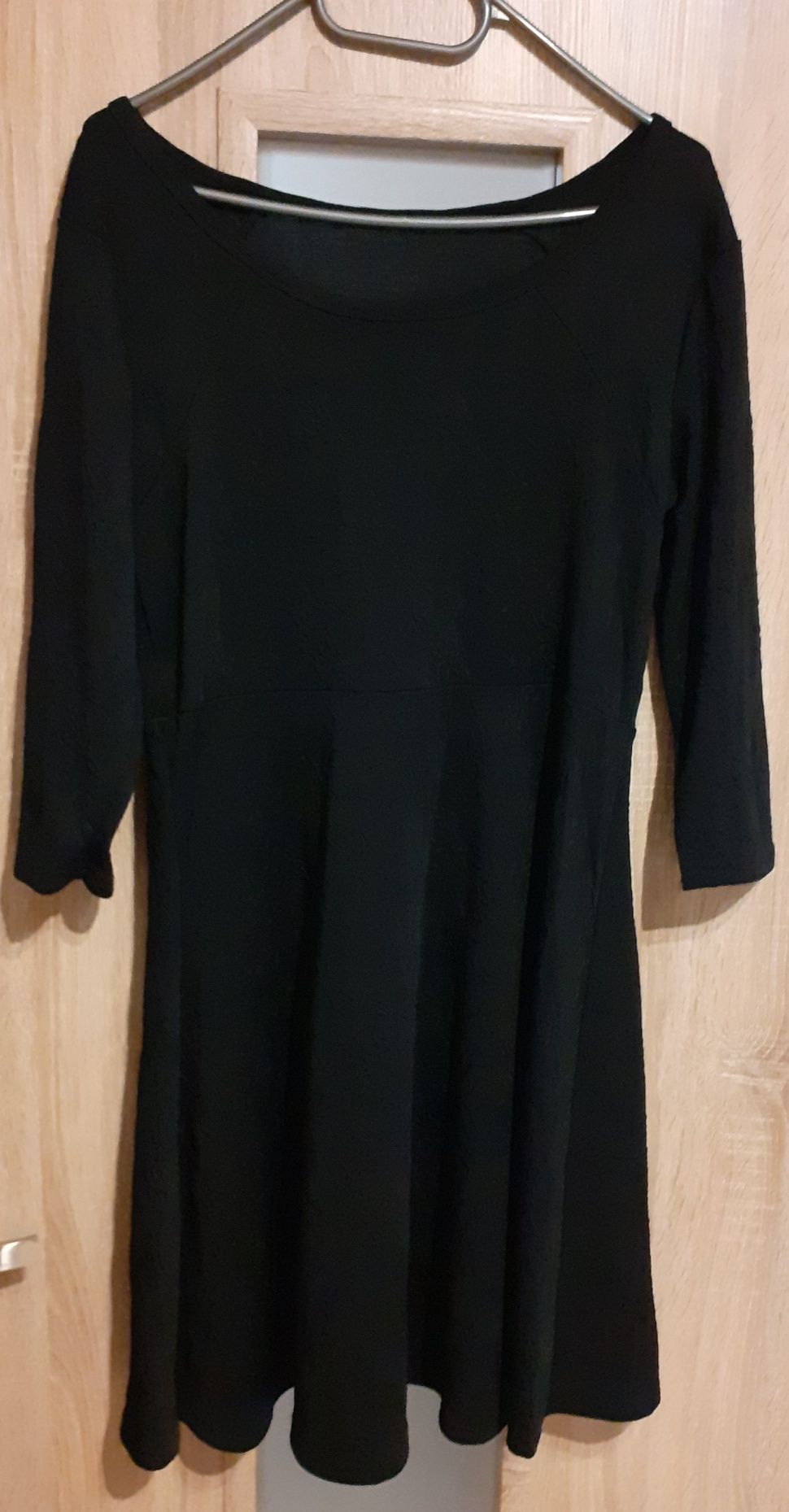 Nowa czarna sukienka