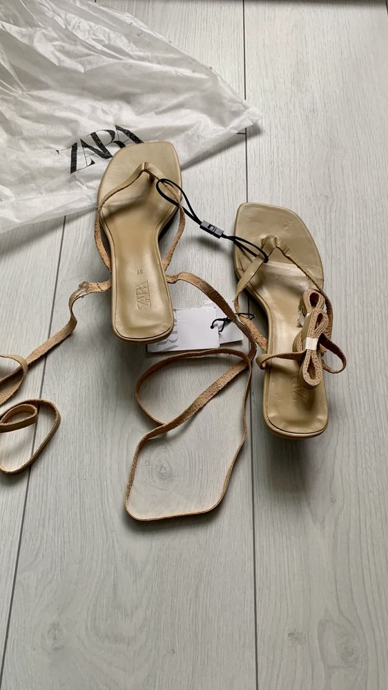 шкіряні босоніжки бежевые кожаные босоножки сандалии Zara 39 р.