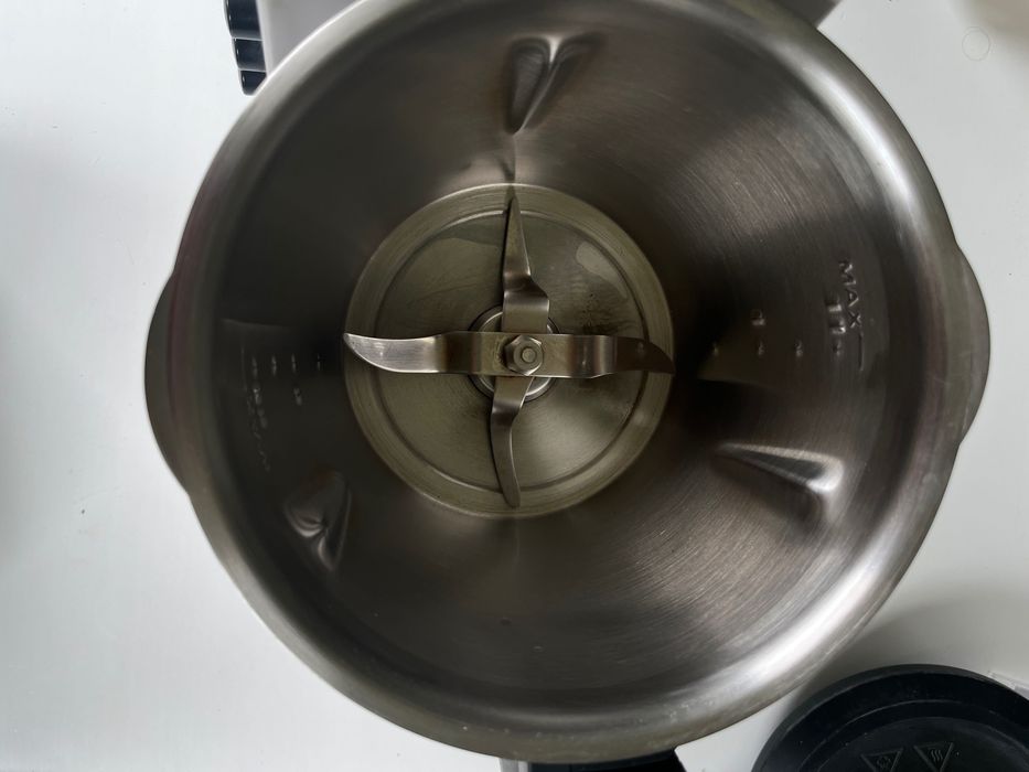 Monsieur Cuisine Édition Plus -ostatnio wymieniony noz, nowa Varoma