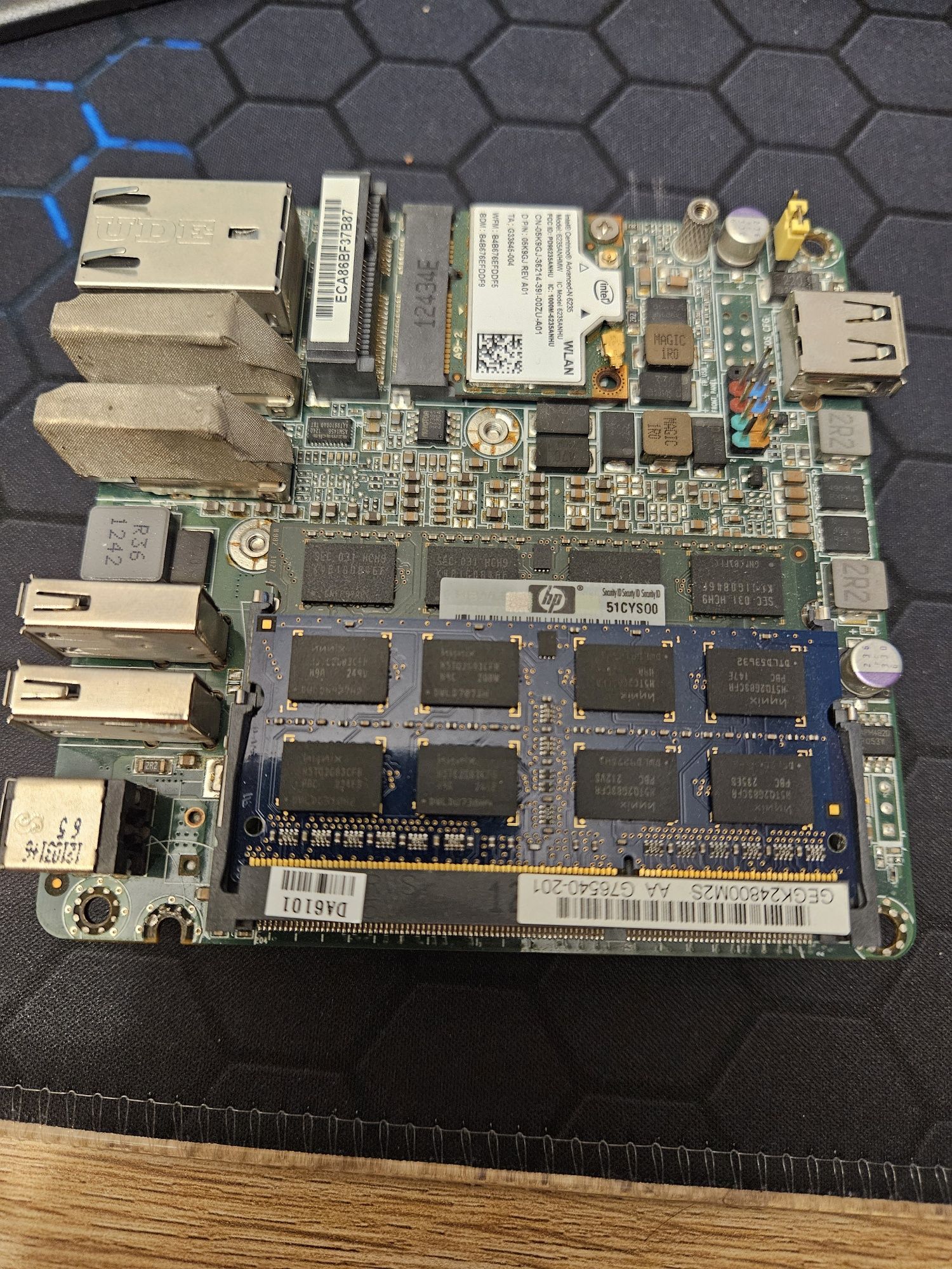 Intel nuc DC3227IYE uszkodzony