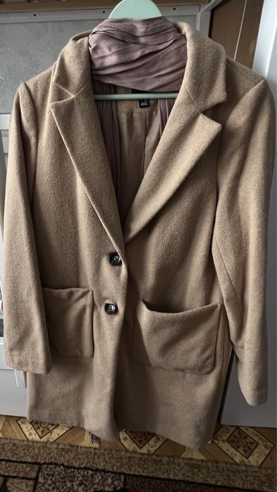 Пальто жіноче на весну