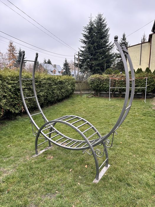 Stojak na drzewo z profila