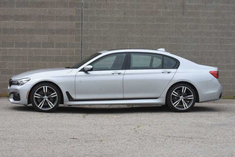 BMW 740i 2019 року