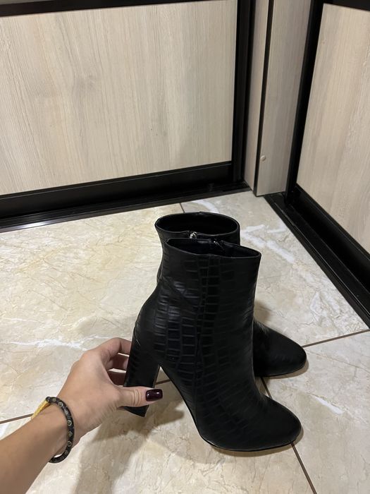 Ботінки чорні ,під кроко