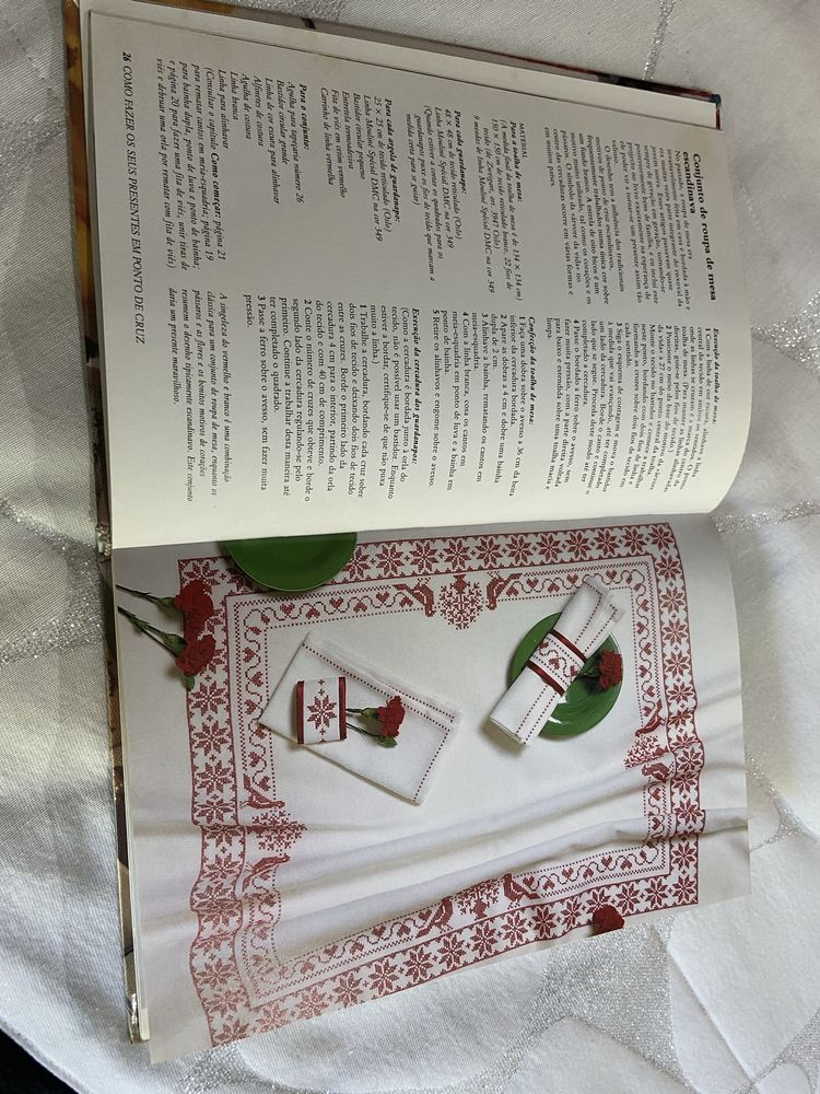 Livro “Como Fazer os seus Presentes em Ponto de Cruz”