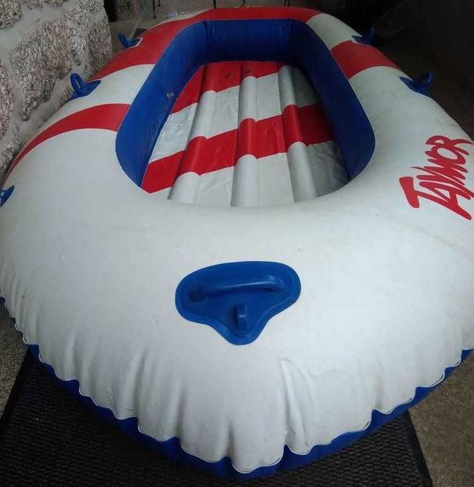 Brinquedo para sua piscina barco para a família