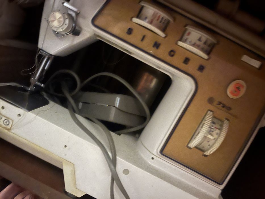 Maquina Singer com mesa